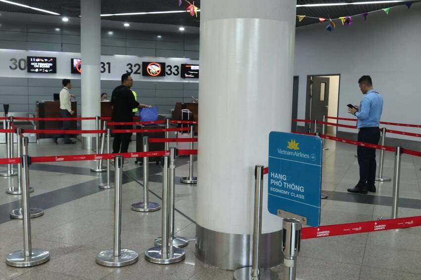 Vietnam Airlines Counter at the Phenom Penh International Airport in Cambodia Vietnam Airlines Counter at the Phenom Penh International Airport in Cambodia